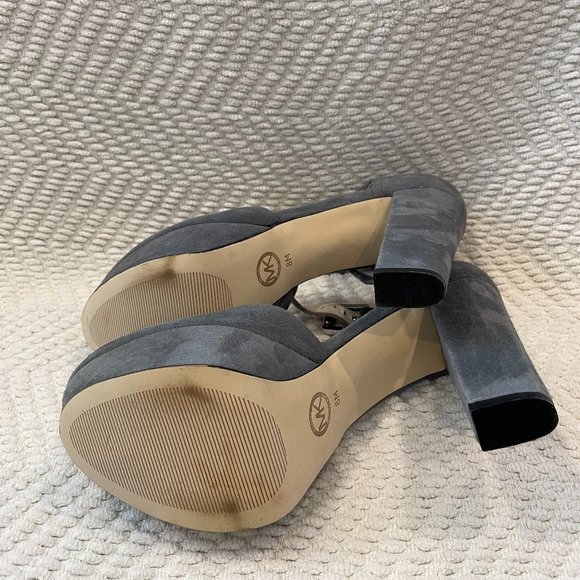 Michael Kors suede platform pumps, size 8 - Picture 4 of 4